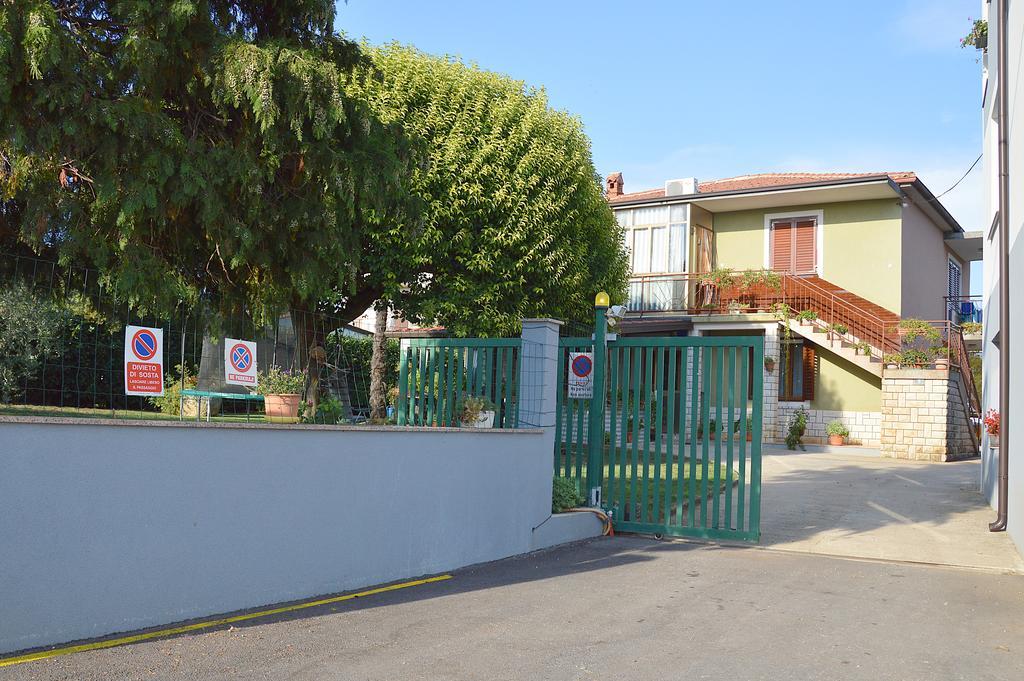 Giardino Apartment Umag Exterior photo